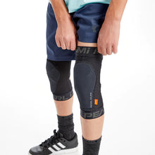 Load image into Gallery viewer, Pearl Izumi Youth Summit Knee Pads
